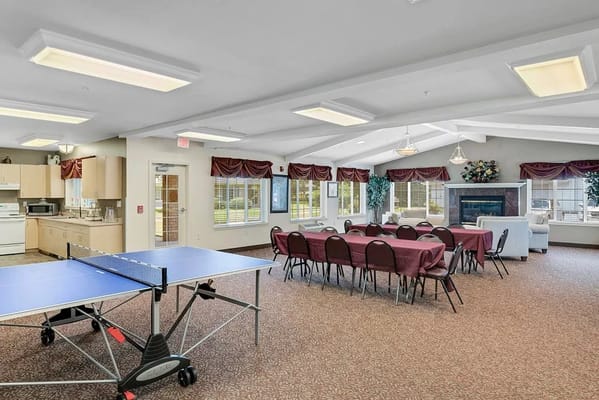 Common area with table tennis and seating