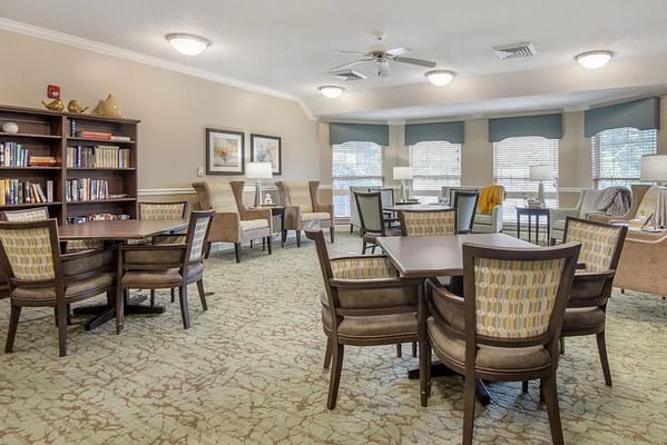 Bright common area with comfortable seating and bookshelves