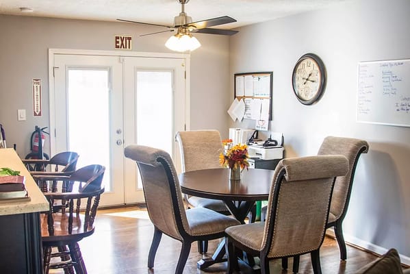 Cozy kitchen dining area with a round table and chairs