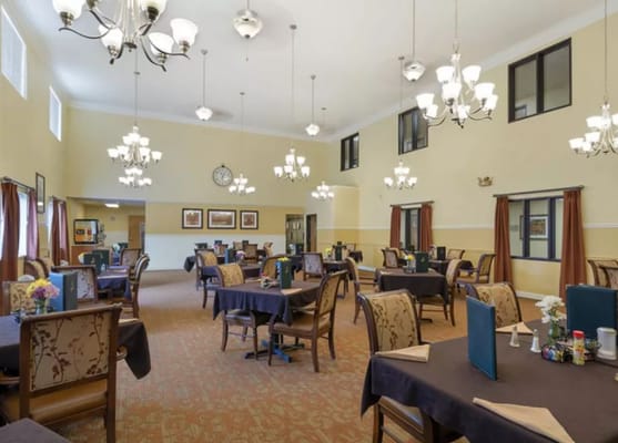 Dining room with tables and chandeliers