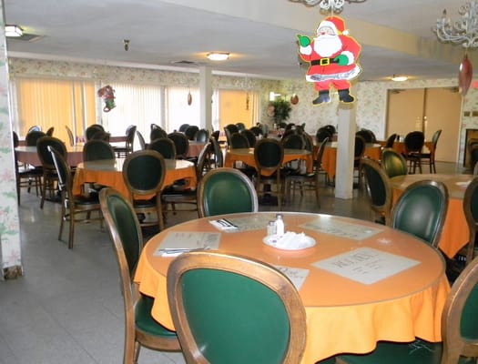 Dining area with tables and chairs in Casa El Cajon