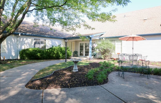 Outdoor patio with seating and fountain at Vintage Park at Lenexa