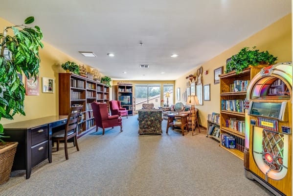 Cozy common area with bookshelves and a jukebox