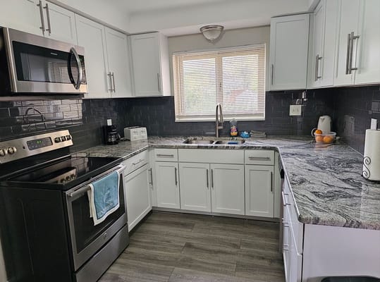 Bright, modern kitchen with granite countertops
