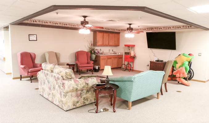 Common area with seating and decor in a nursing facility