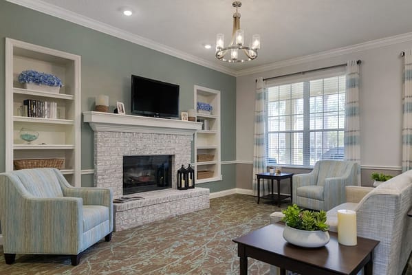 Bright and inviting common area with comfortable seating