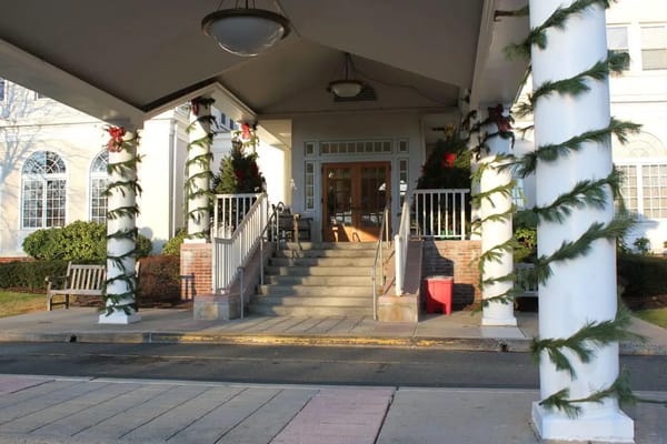 Entrance of Green Hill Senior Living decorated for the holidays