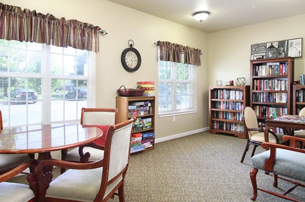 Cozy common area with dining table and bookshelves
