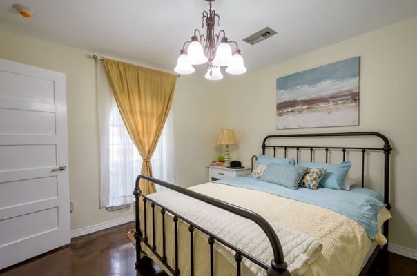 A cozy bedroom in a senior living facility