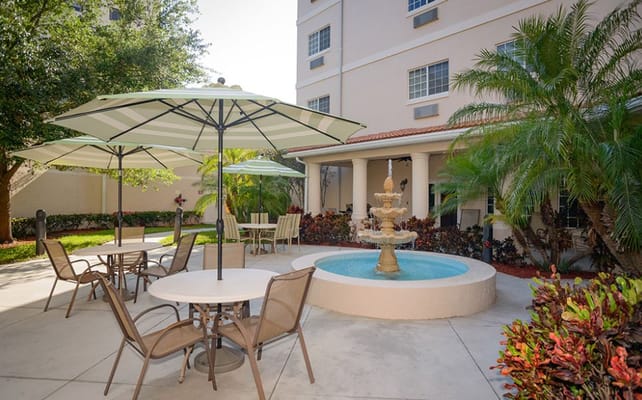 Outdoor seating area with umbrellas and a fountain
