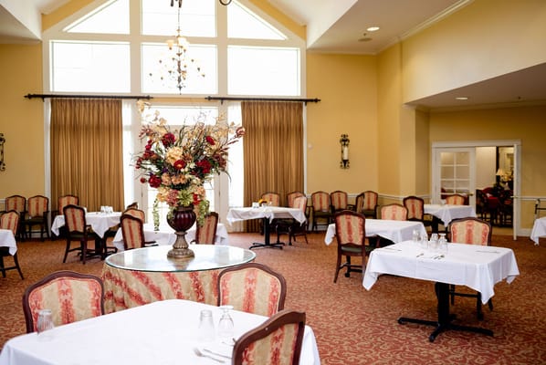 Dining room with floral centerpiece and tables at The Reserve at Katy