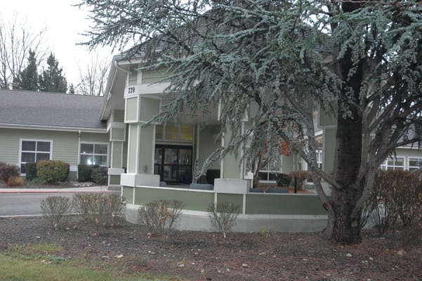 Exterior view of the Brookdale Boise Parkcenter building entrance
