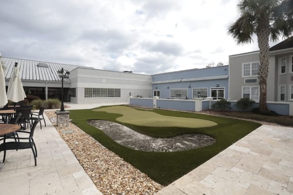 Outdoor putting green area in a senior living facility