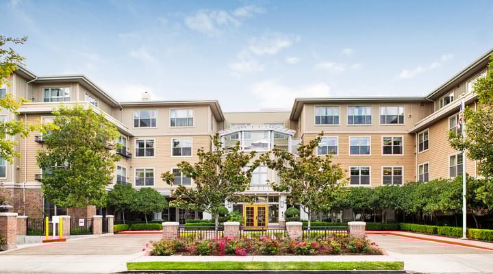 Exterior view of Ivy Park at Palo Alto with landscaped garden