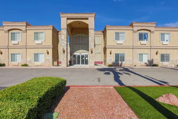 Front exterior view of Desert View Senior Living