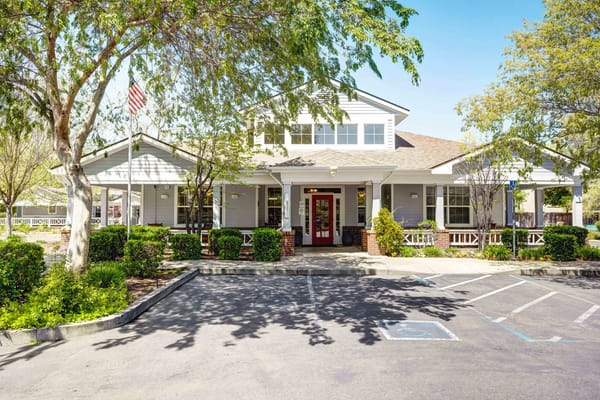 Exterior view of Ivy Park at Laguna Creek building