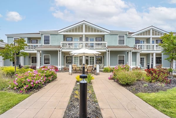 Exterior view of Brookdale Diablo Lodge with gardens