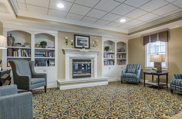 Cozy common area with comfortable seating and bookshelves