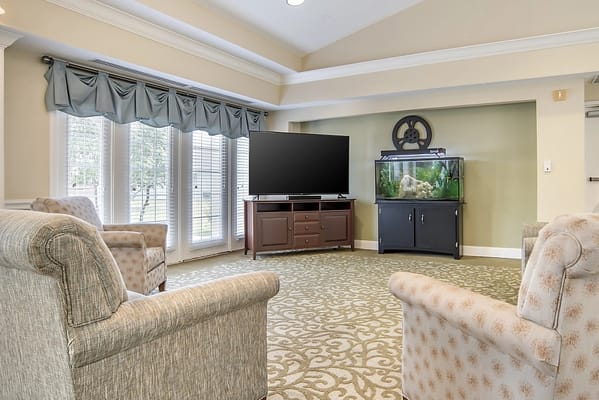 Common area with seating and an aquarium