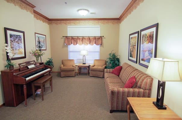Cozy common area with seating and piano