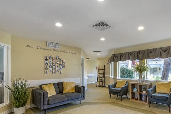 Common area with seating and decor in the facility