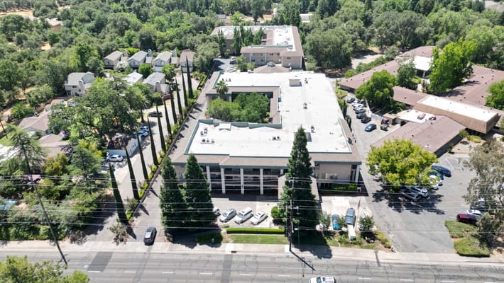 Aerial view of the Atria Carmichael Oaks facility