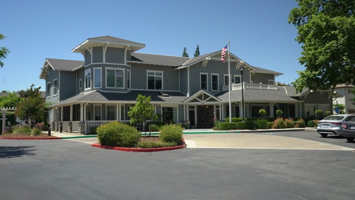 Exterior view of Ivy Park at Sacramento with gardens