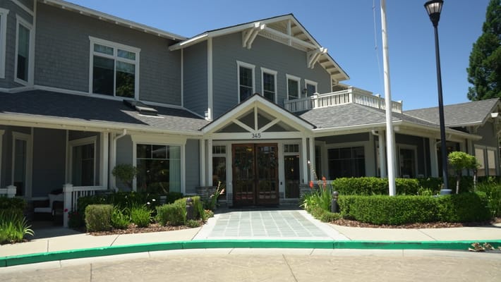 Front entrance of Ivy Park at Sacramento