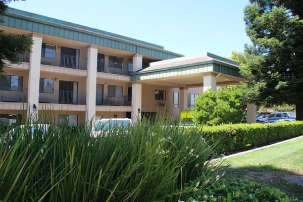 Exterior view of Atria Carmichael Oaks building