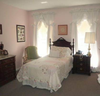 A cozy bedroom in the assisted living facility