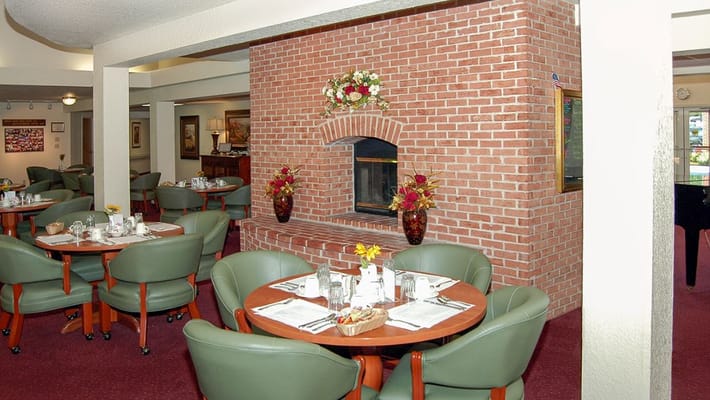 Cozy dining room with tables and floral decor