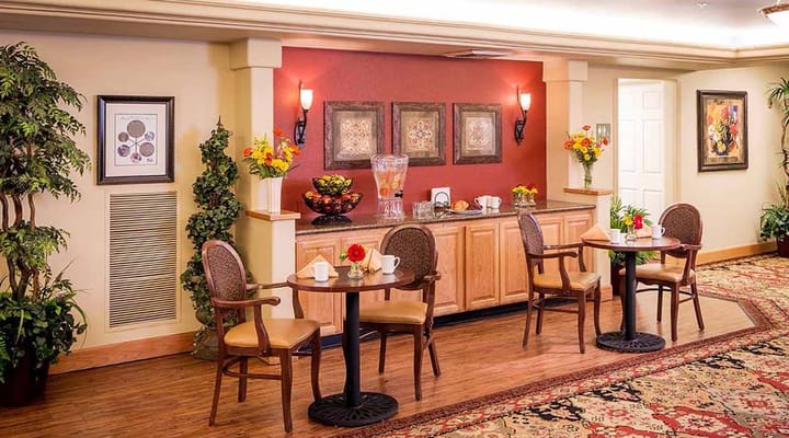 Common area with seating and decorative elements