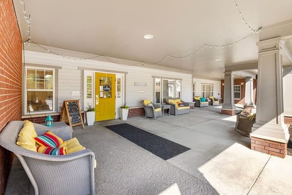 Entrance to Brookdale Leawood State Line with comfortable seating