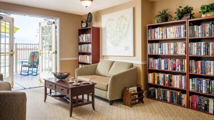 Cozy common area with bookshelves and seating