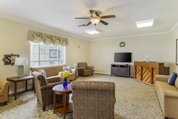 Comfortable common area with seating and piano