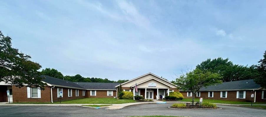 Exterior view of Dominion Village at Poquoson facility
