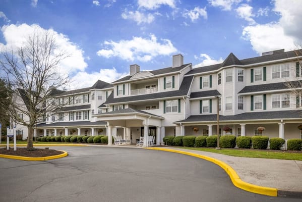 Exterior view of Charter Senior Living of Woodbridge