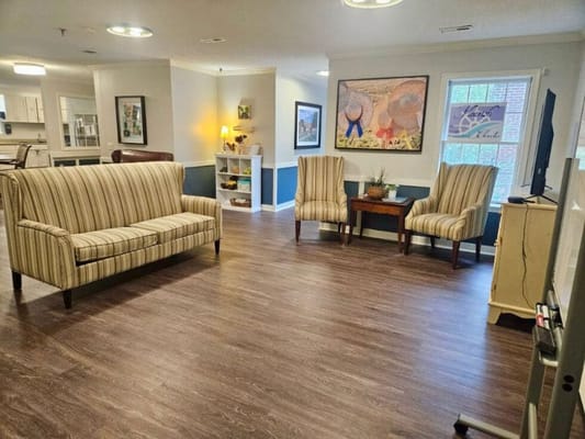 Common area with seating and decor in a senior living facility