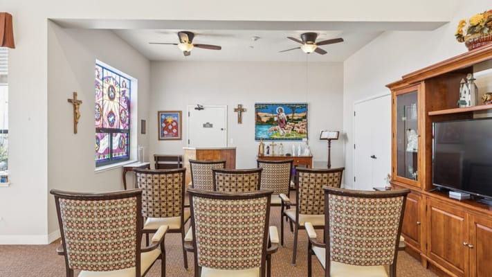 Interior view of a common area with chairs and decorations