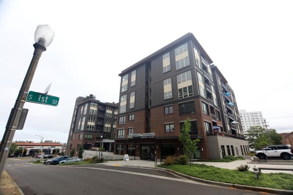 Exterior view of Merrill Gardens at Wright Park