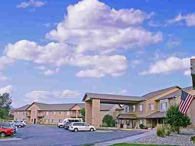 Exterior view of Arrowhead Lodge Senior Living facility