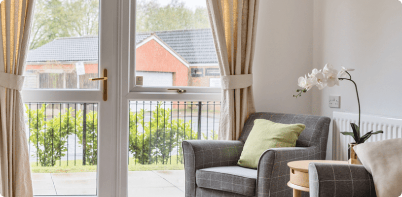 Cozy living room with a view of the garden