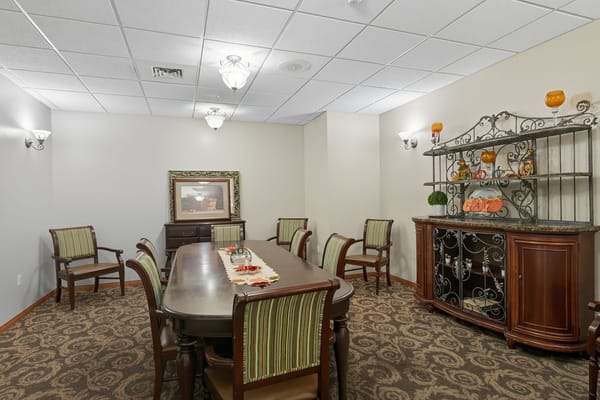 Well-furnished common area with a decorative table