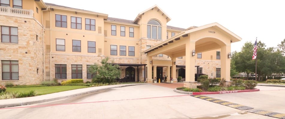 Front entrance of The Solana Vintage Park senior living facility