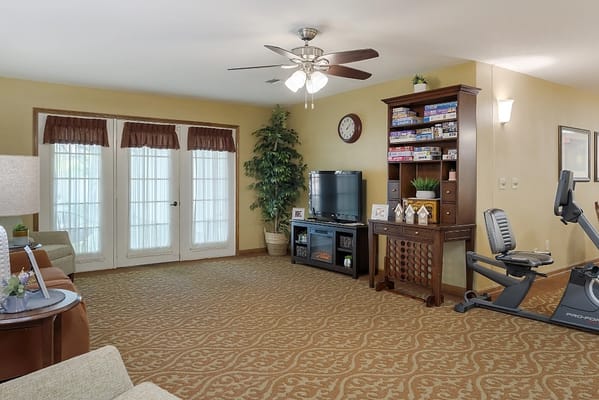 Bright, furnished common area with seating and décor
