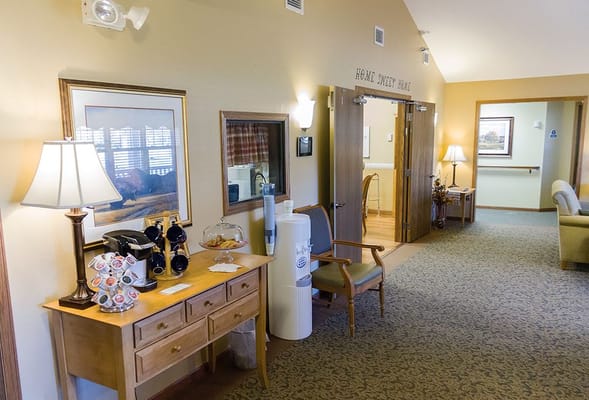 Common area with seating and decor in the facility