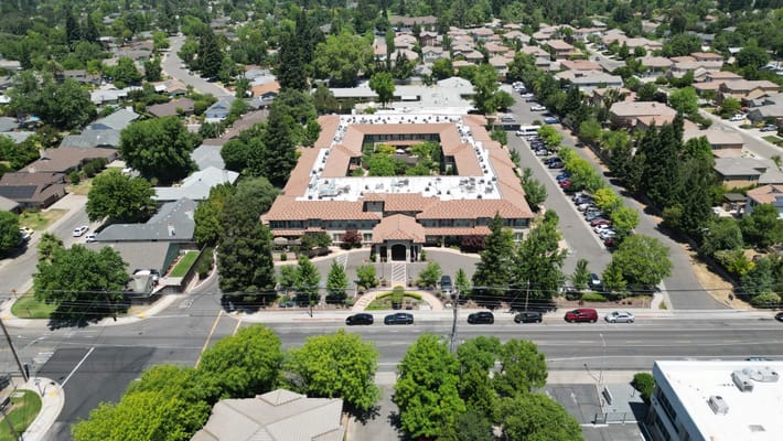 Aerial view of Oakmont of Carmichael facility surrounded by greenery