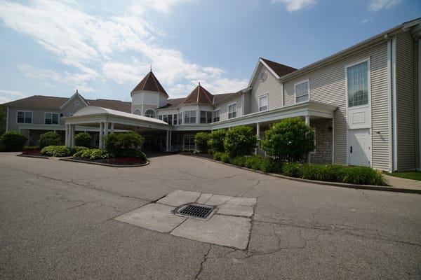 Exterior view of Brookdale Kenwood facility entrance