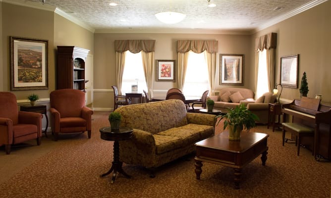 Common area with seating and decorative artwork