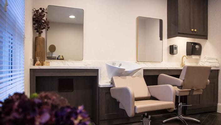 Beauty salon station with modern decor